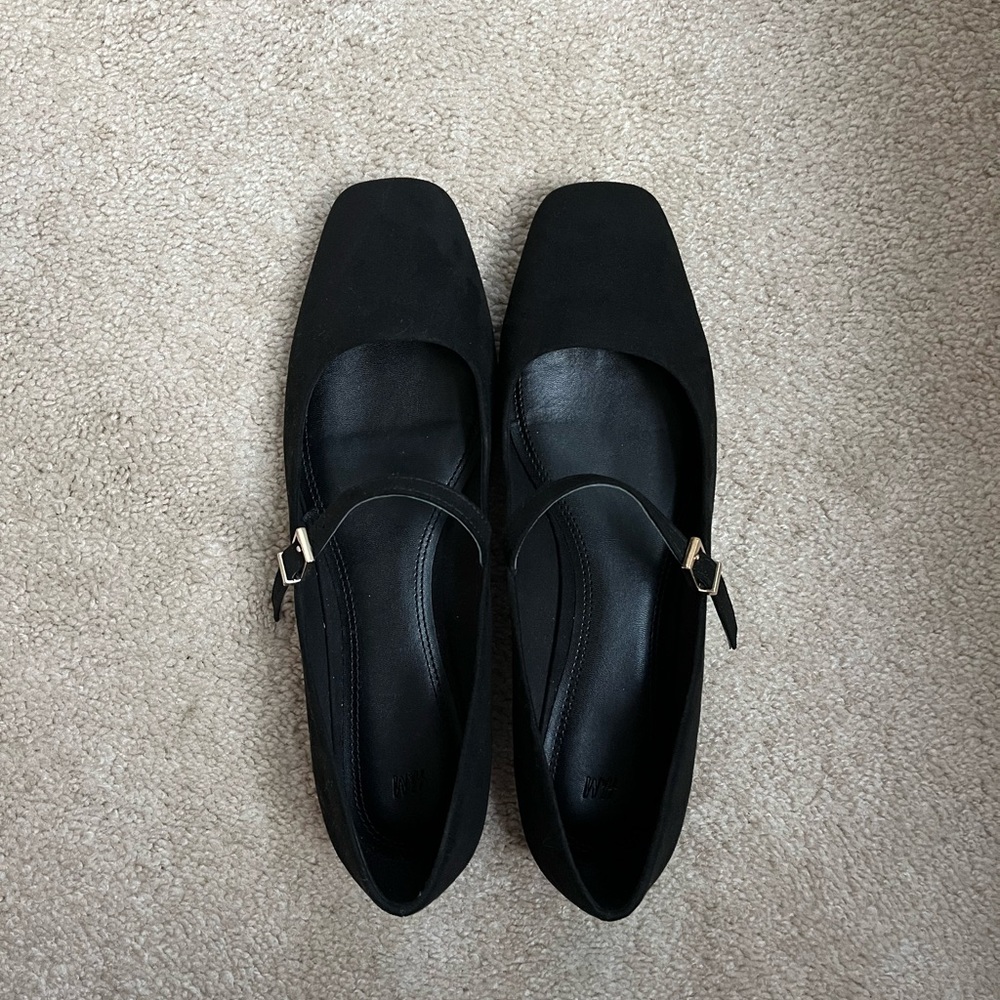H&M Black Square-Toe Mary Jane Flats. Women's size 9